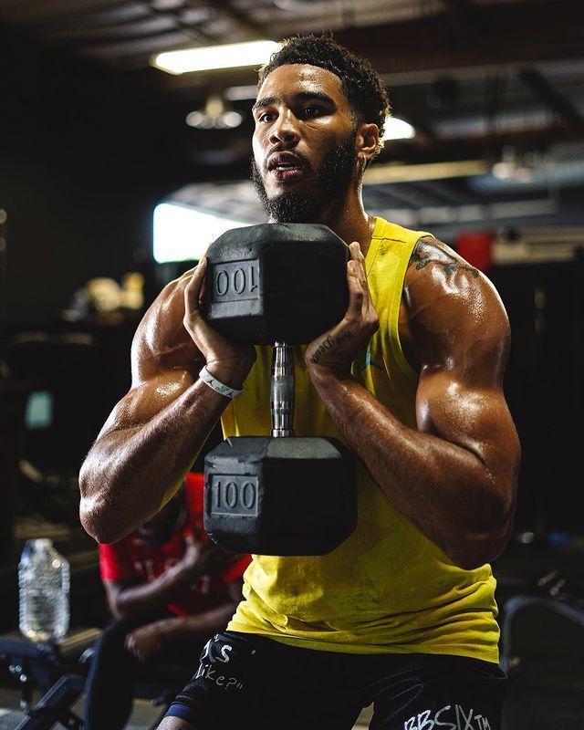 h5-关于曼城训练开放日，今夜复出首秀引欢呼，欧超杯在即，球探报告显示潜力的信息-h5